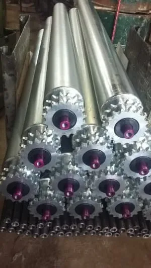 Distribuidor de roletes tracionados